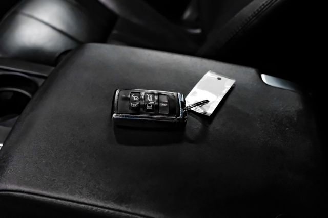 Used 2019 Land Rover Discovery SE image 64