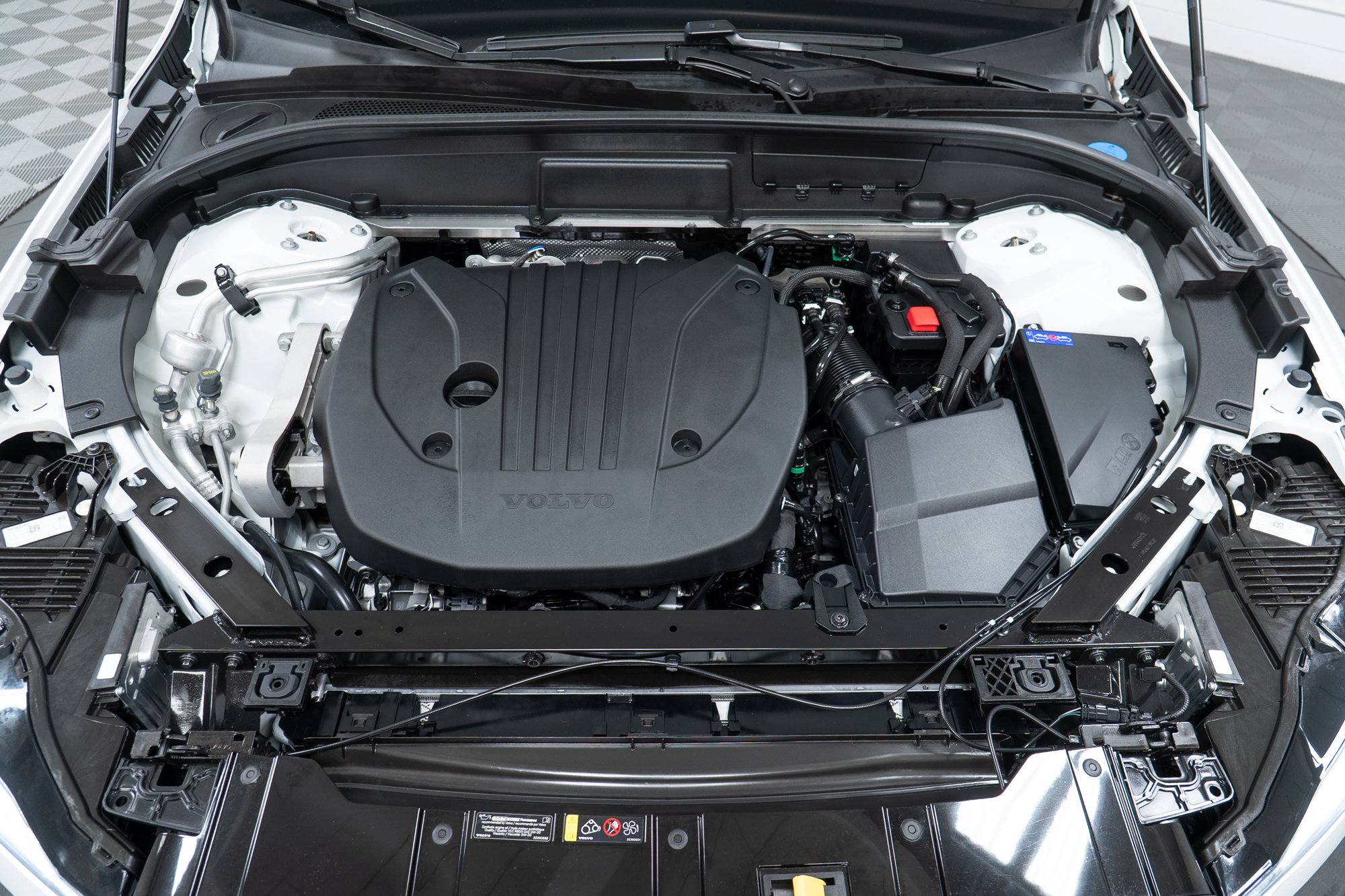 Certified 2025 Volvo XC60 B5 Plus AWD/4WD image 9