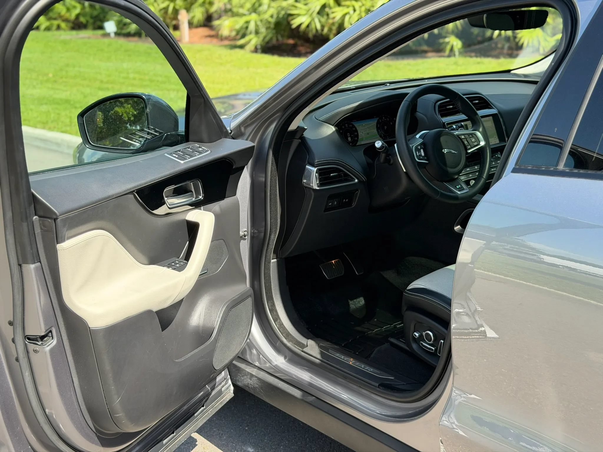 Used 2020 Jaguar F-PACE R-Sport AWD/4WD image 9