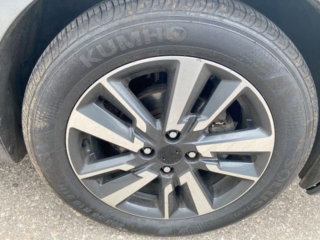 Used 2021 Nissan Versa SV FWD image 14