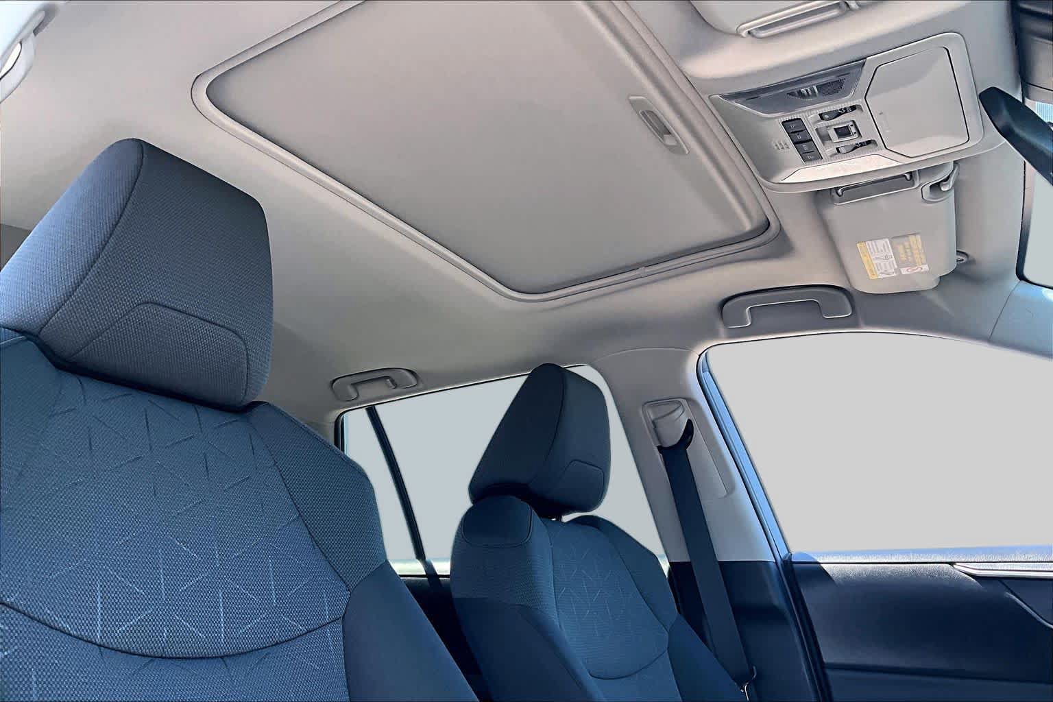 Certified 2022 Toyota RAV4 XLE w/ Convenience Package FWD image 13