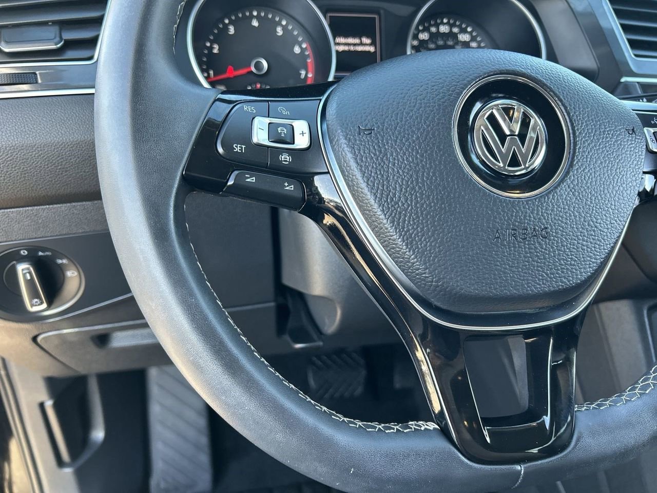 Used 2021 Volkswagen Tiguan SE FWD image 21