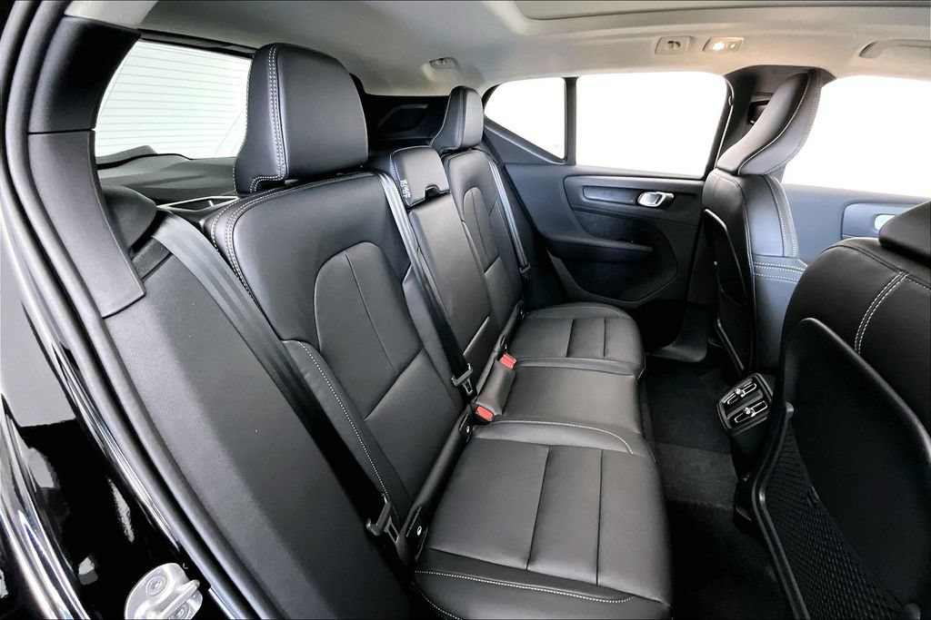 New 2026 Volvo XC40 B5 Core w/ Protection Package Premier AWD/4WD image 8