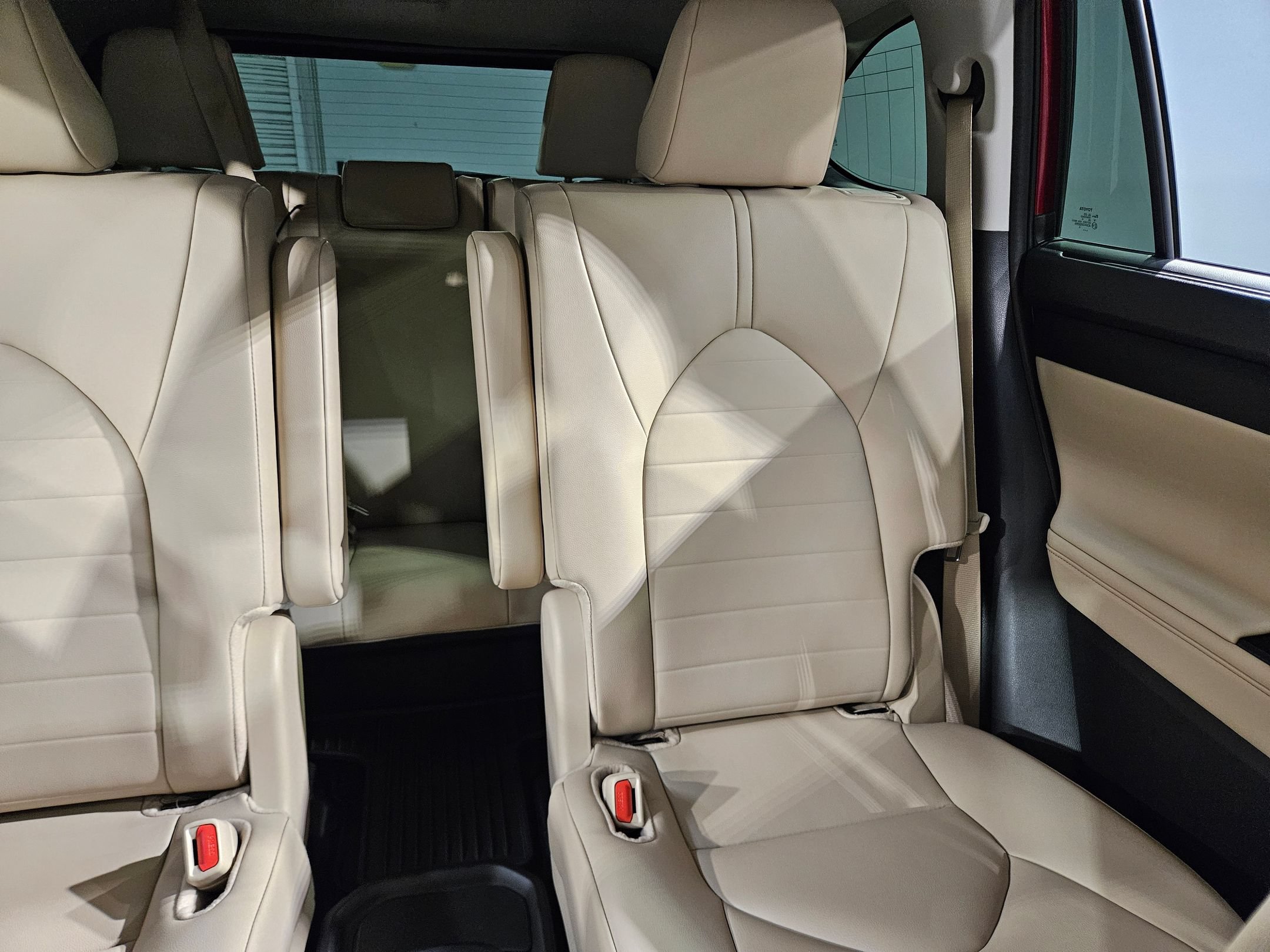 Certified 2024 Toyota Highlander XLE FWD image 14