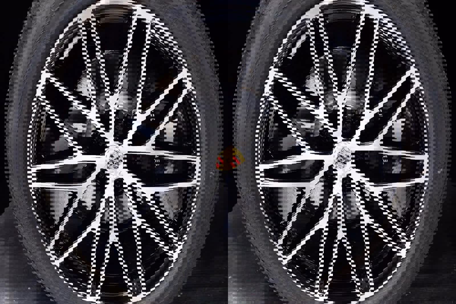 Certified 2025 Porsche Macan image 11