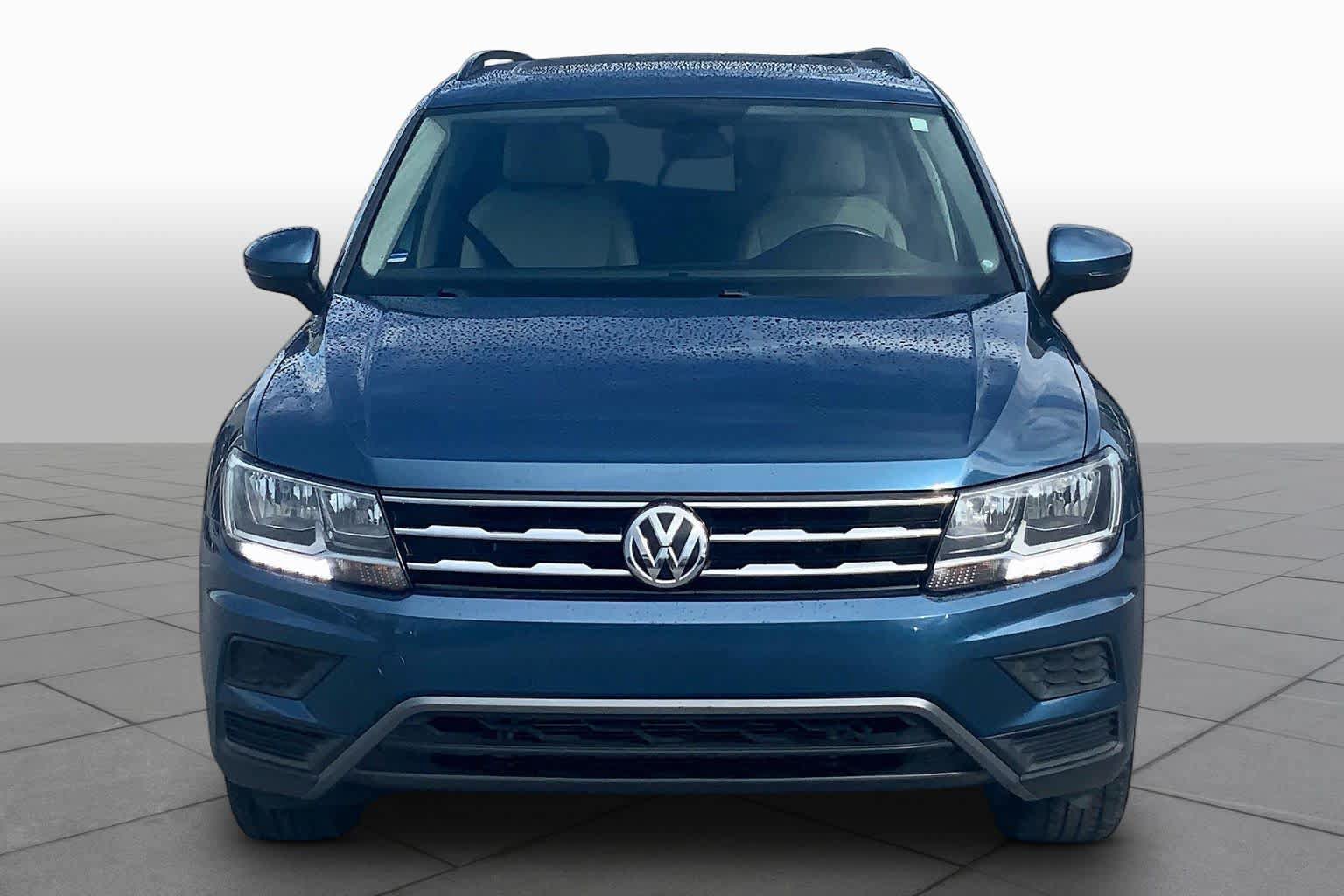 Used 2019 Volkswagen Tiguan SE w/ Panoramic Sunroof Package FWD image 4