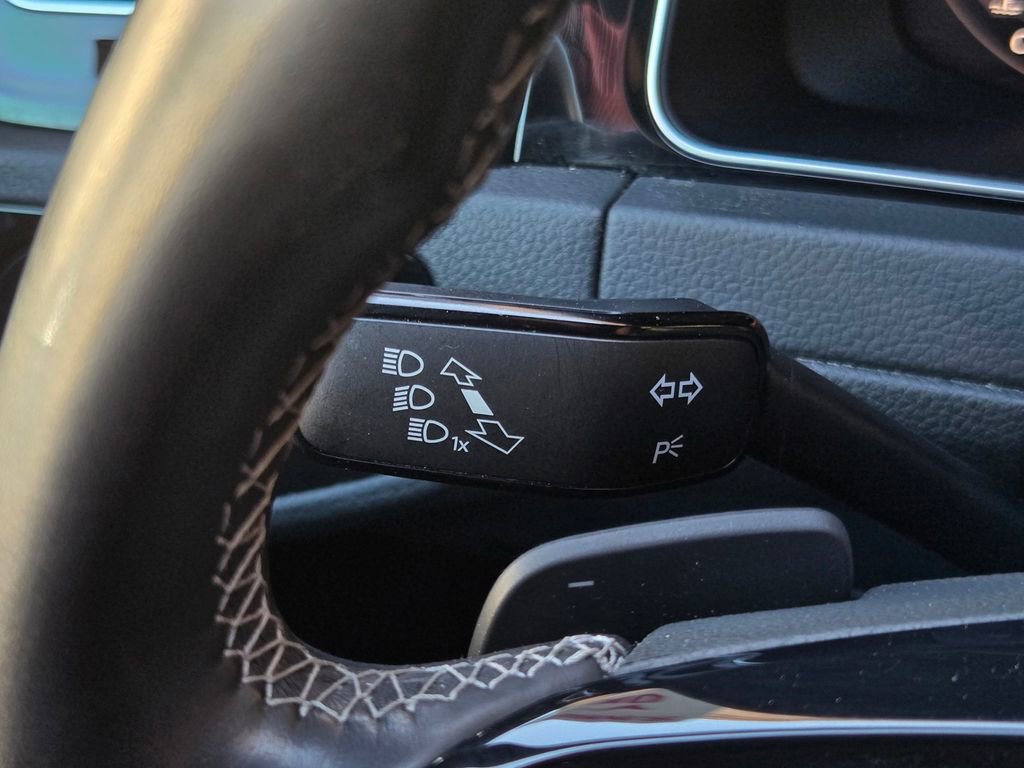 Used 2019 Volkswagen Golf R 4-Door image 26