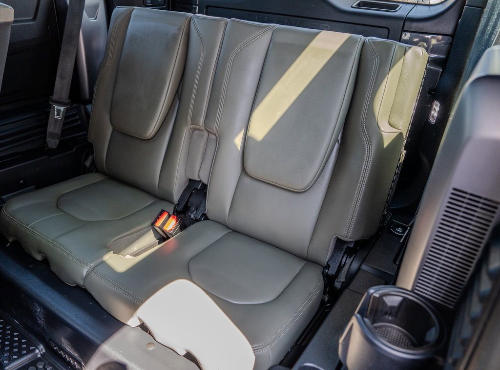 Used 2023 Land Rover Defender 110 SE image 19