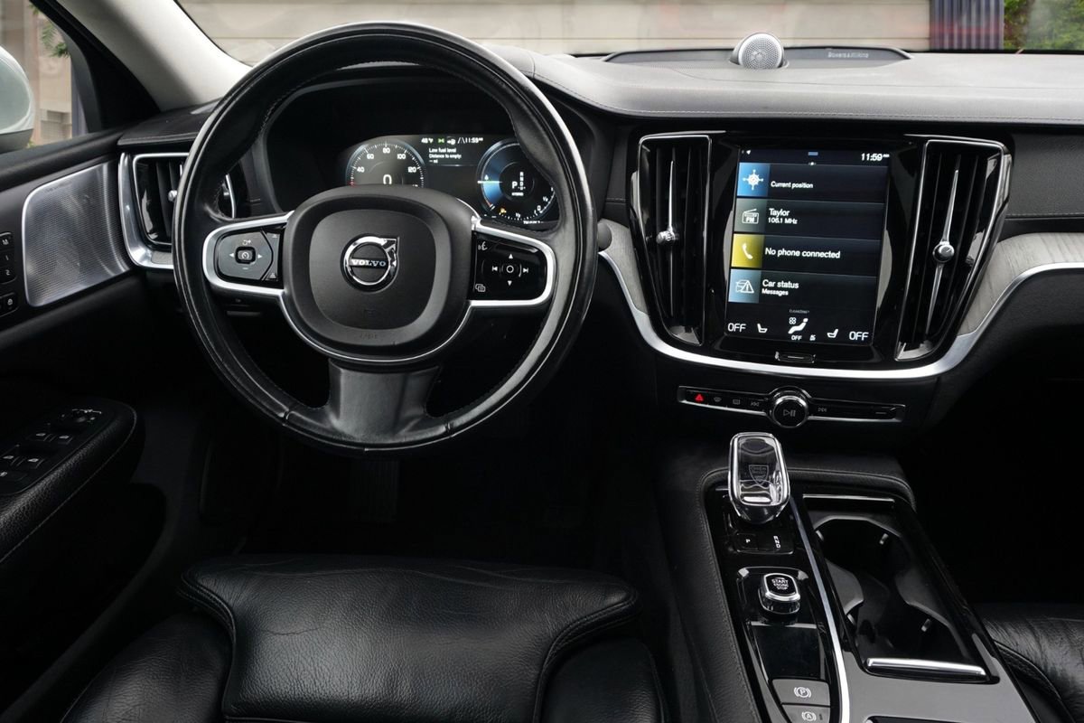 Used 2022 Volvo S60 T8 Inscription image 20