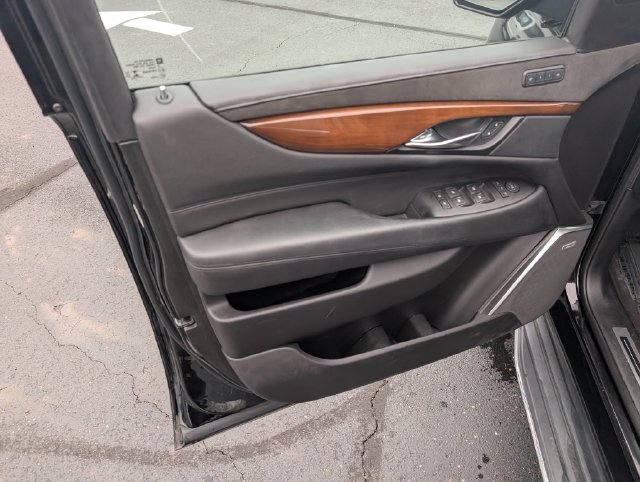 Used 2020 Cadillac Escalade Luxury AWD/4WD image 12