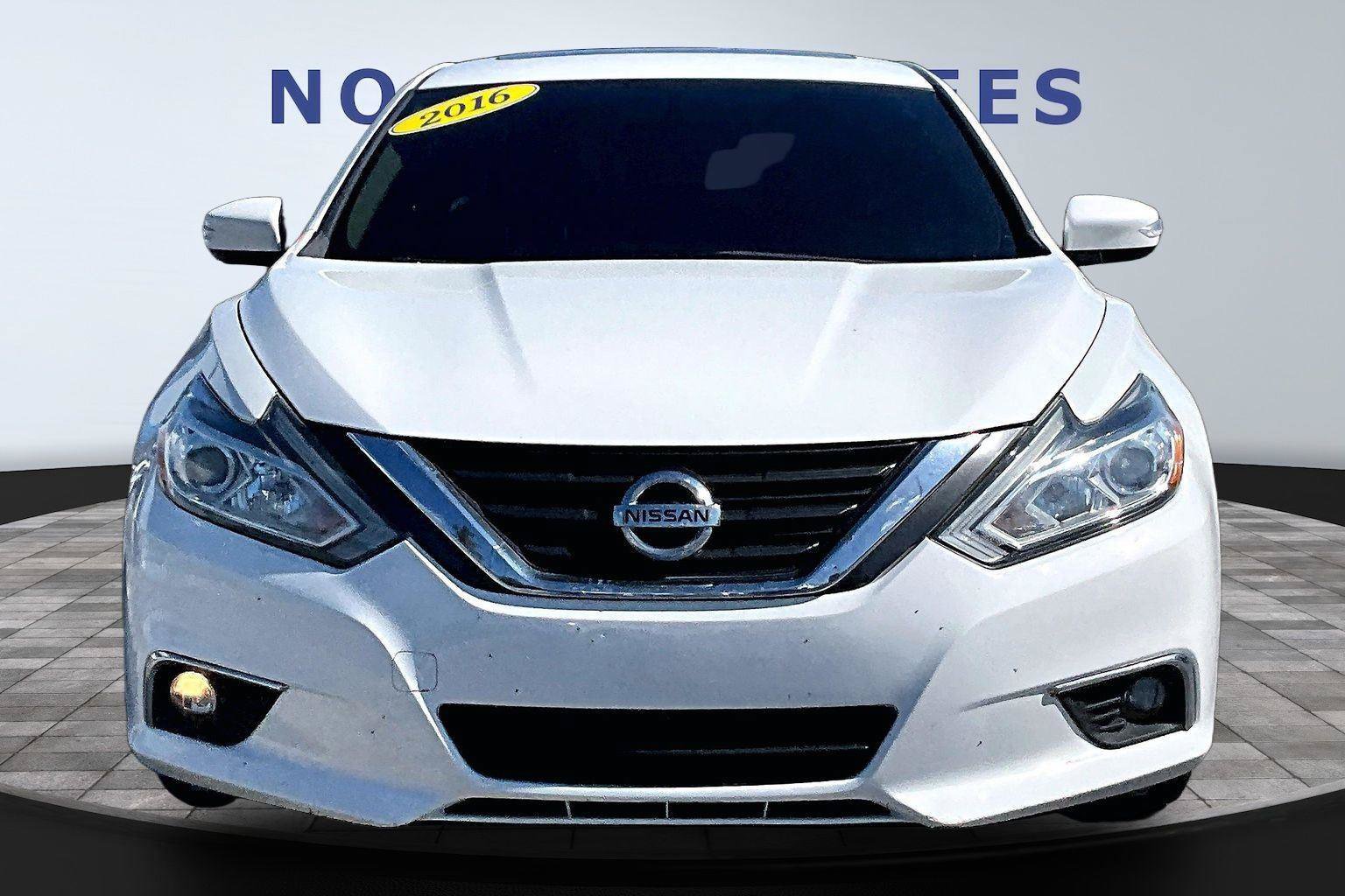 Used 2016 Nissan Altima 2.5 SV w/ Convenience Package FWD image 2