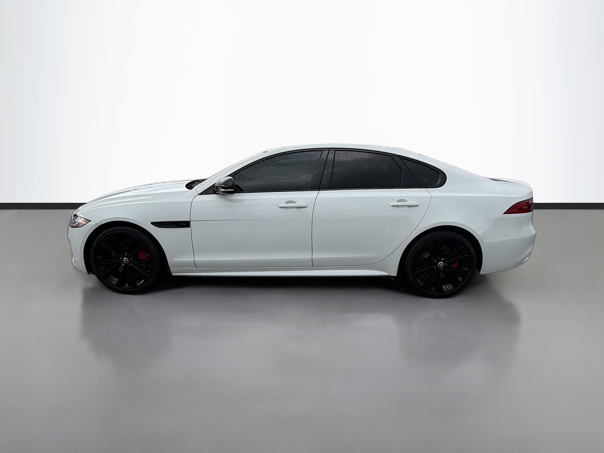 Used 2024 Jaguar XF R-Dynamic SE image 2