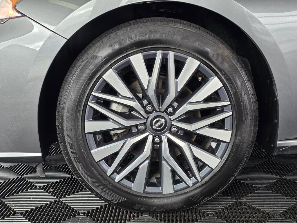 Used 2023 Nissan Altima 2.5 SV image 12