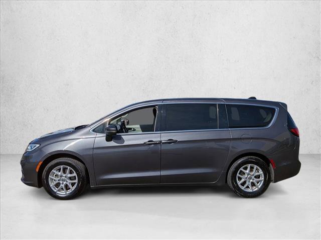 Used 2023 Chrysler Pacifica Touring-L image 8