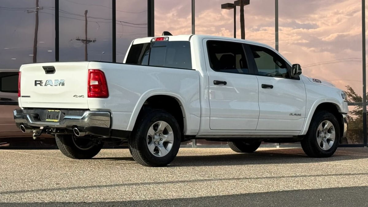 Used 2025 RAM 1500 Big Horn AWD/4WD image 12