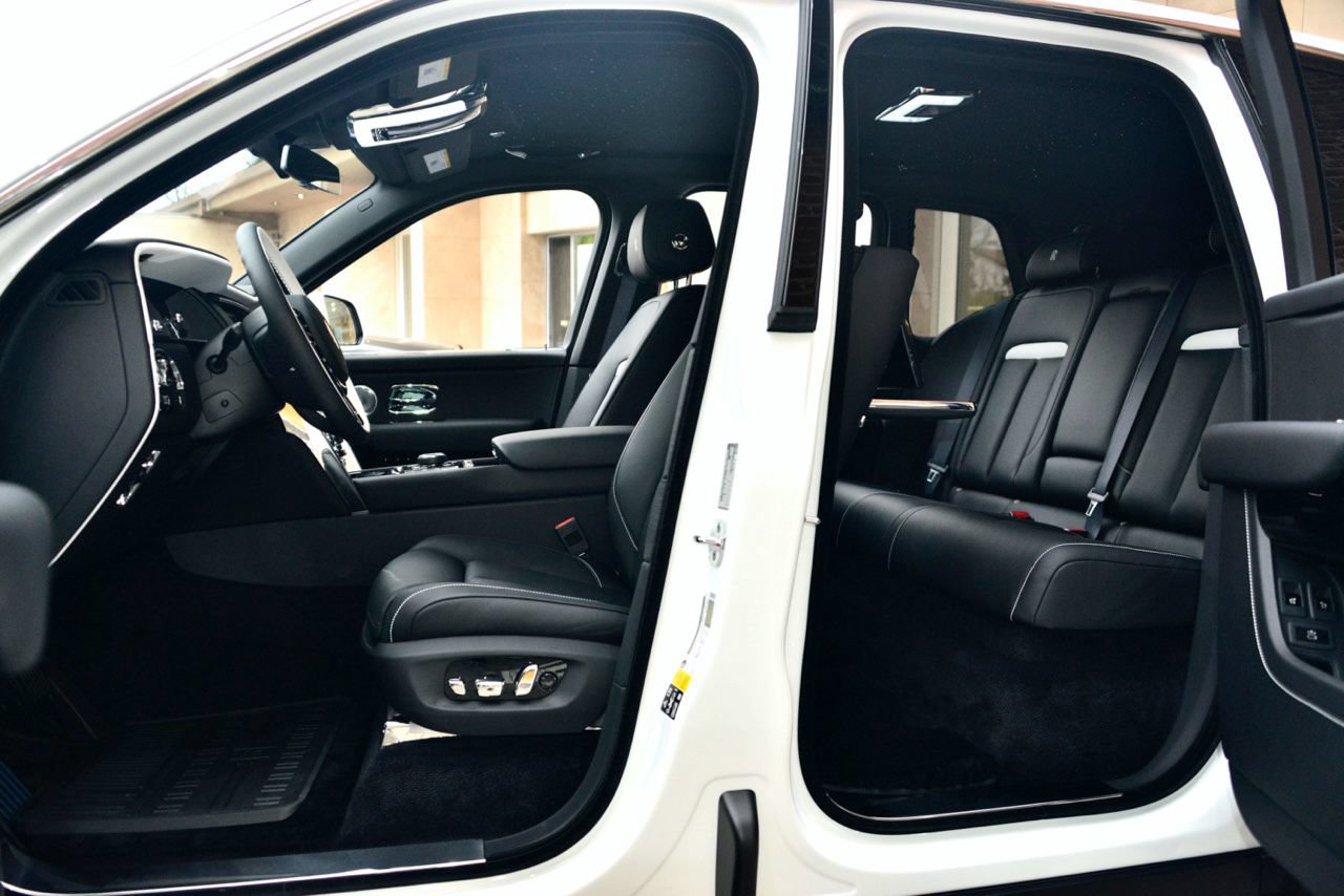 Certified 2023 Rolls-Royce Cullinan w/ Technology Package AWD/4WD image 23