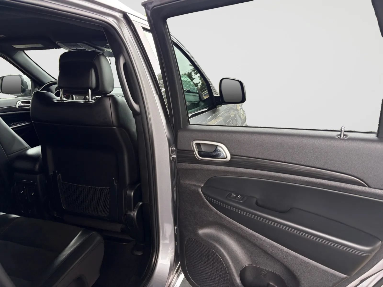 Used 2021 Jeep Grand Cherokee Laredo X AWD/4WD image 17