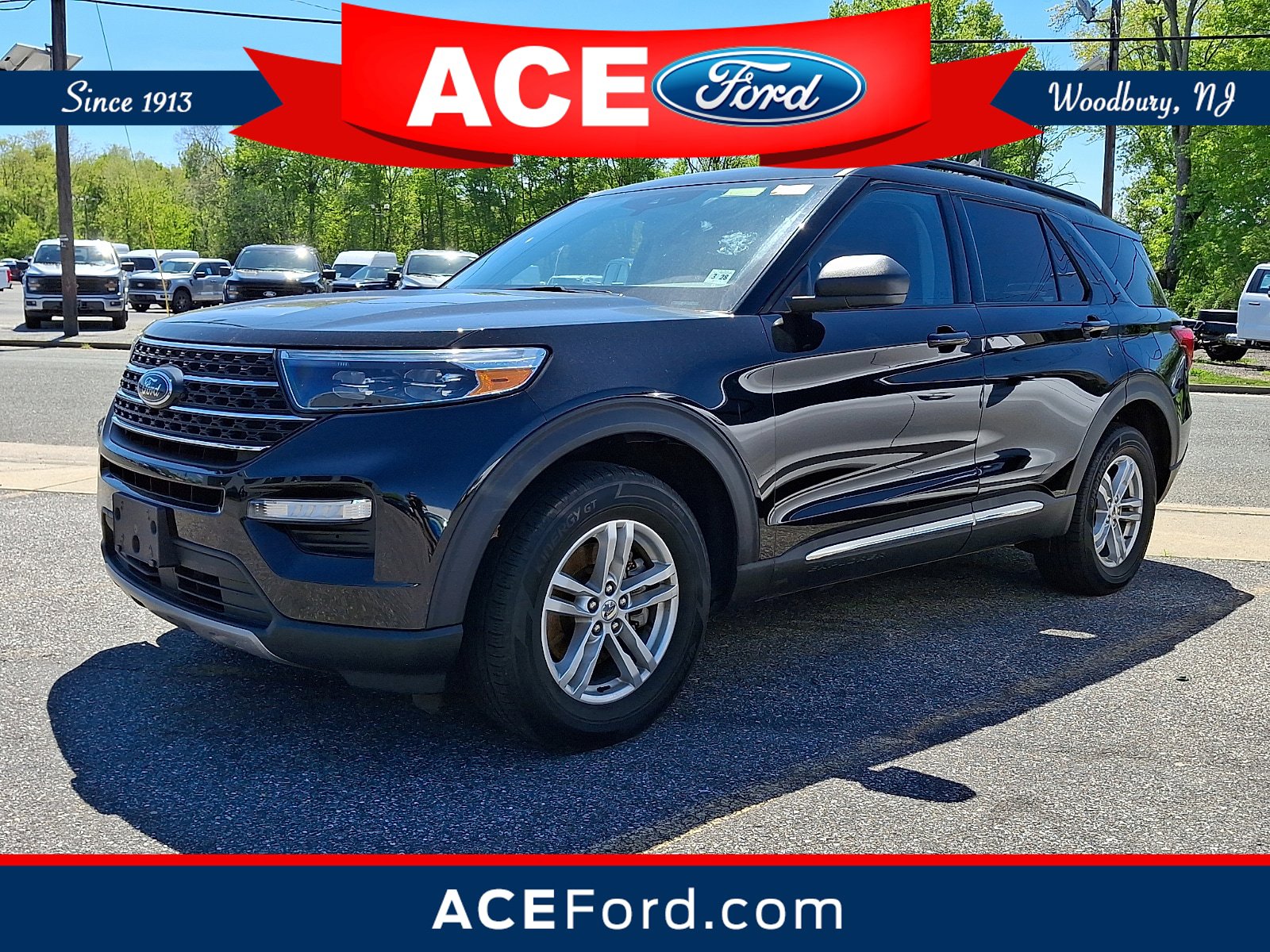 Certified 2022 Ford Explorer XLT w/ Equipment Group 202A AWD/4WD image 1