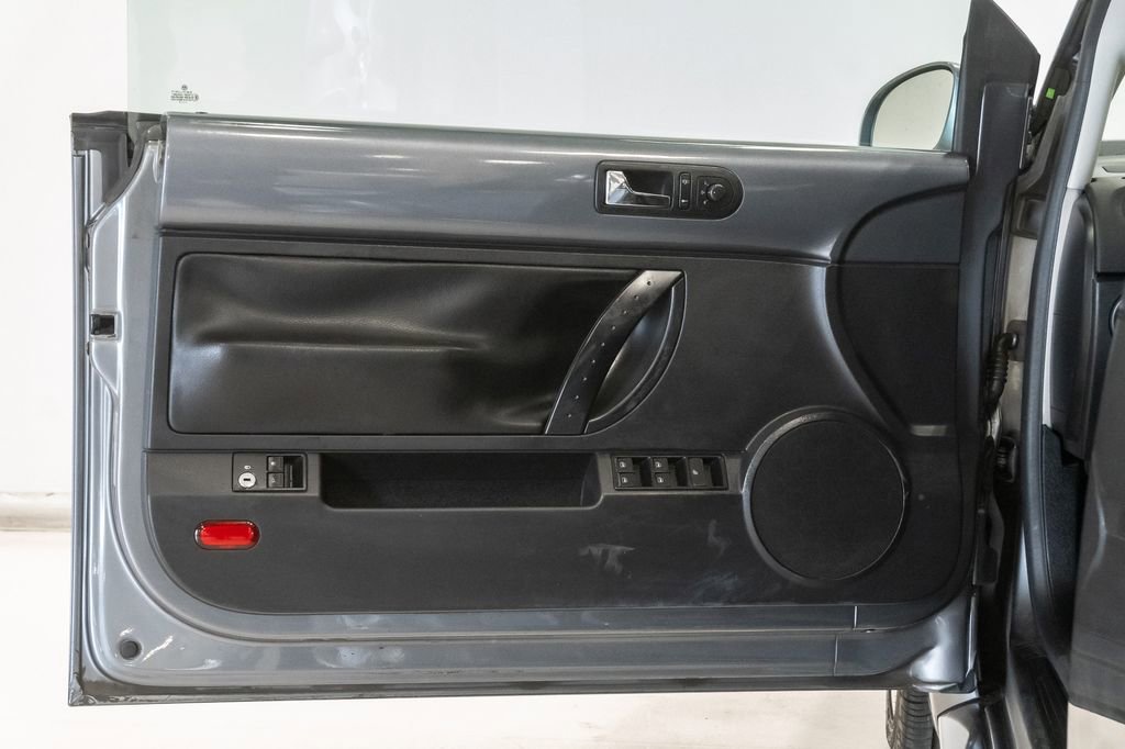 Used 2006 Volkswagen Beetle Convertible w/ Package 2 FWD image 8