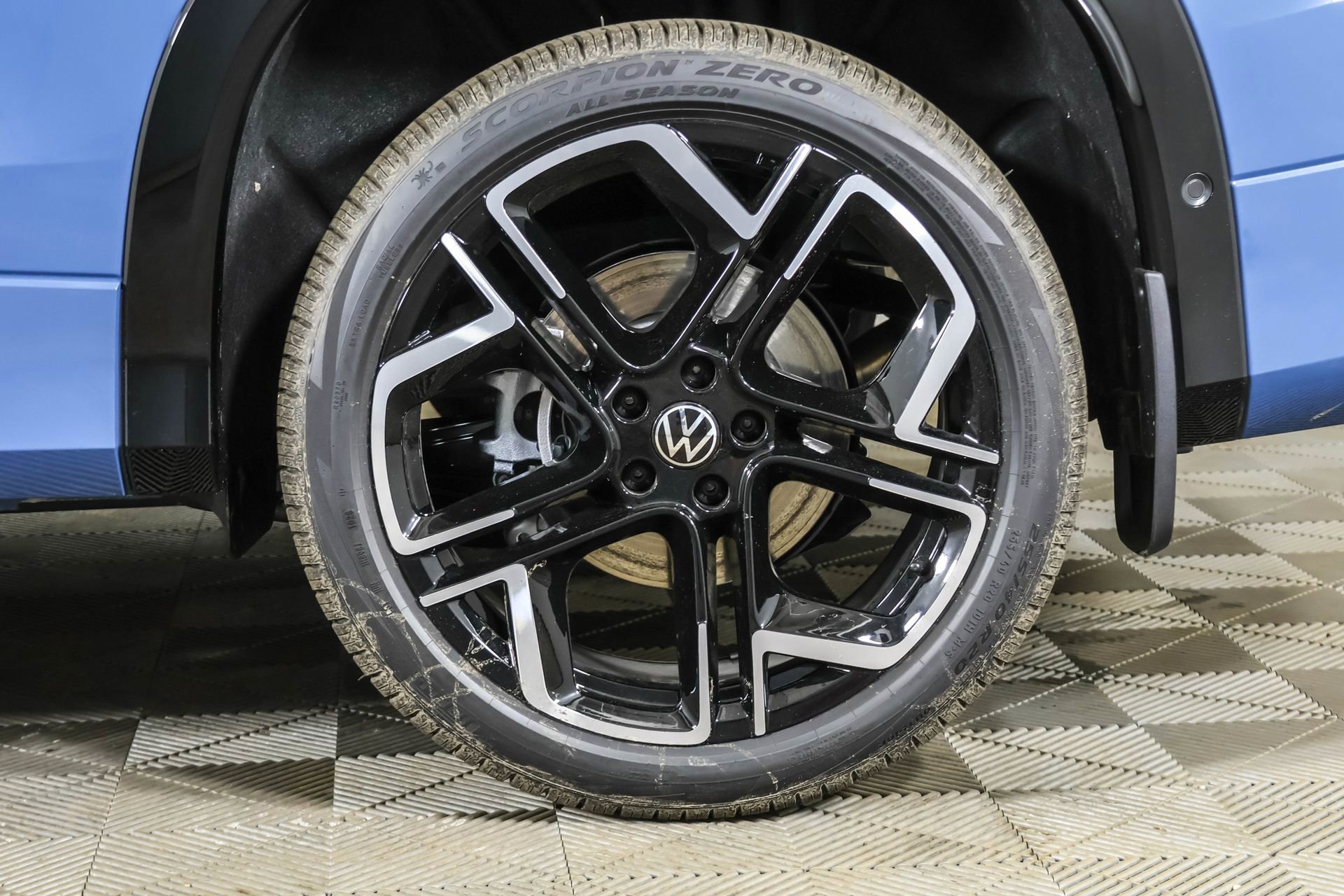 New 2026 Volkswagen Tiguan SEL R-Line AWD/4WD image 18