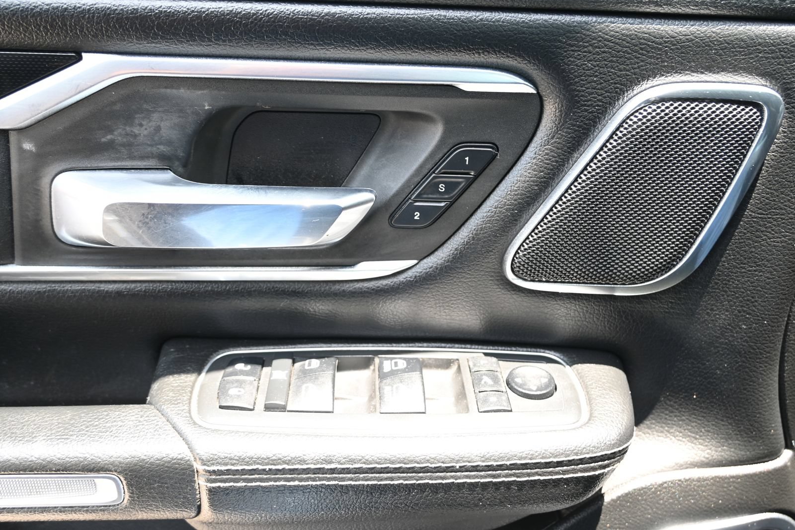 Used 2019 RAM 1500 Laramie RWD image 13