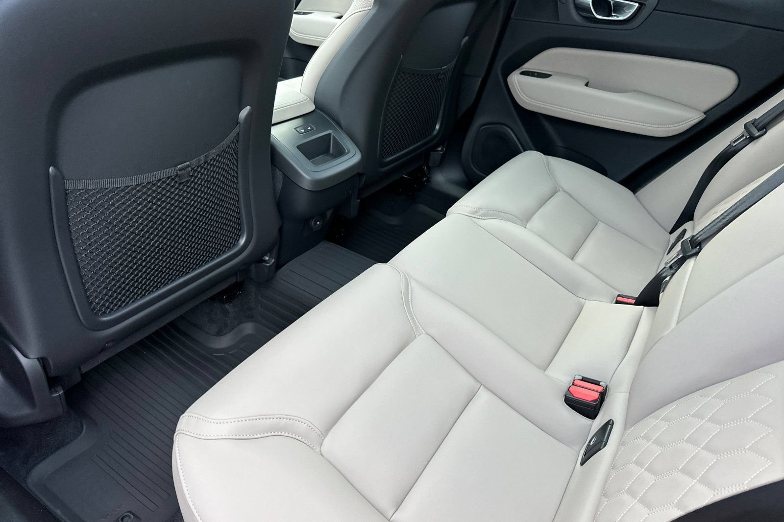 New 2026 Volvo XC60 B5 Plus w/ Climate Package AWD/4WD image 11