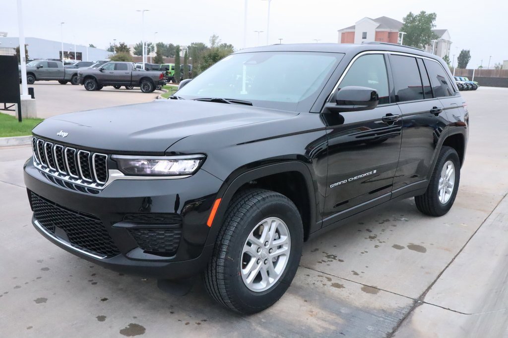 New 2025 Jeep Grand Cherokee Laredo image 9