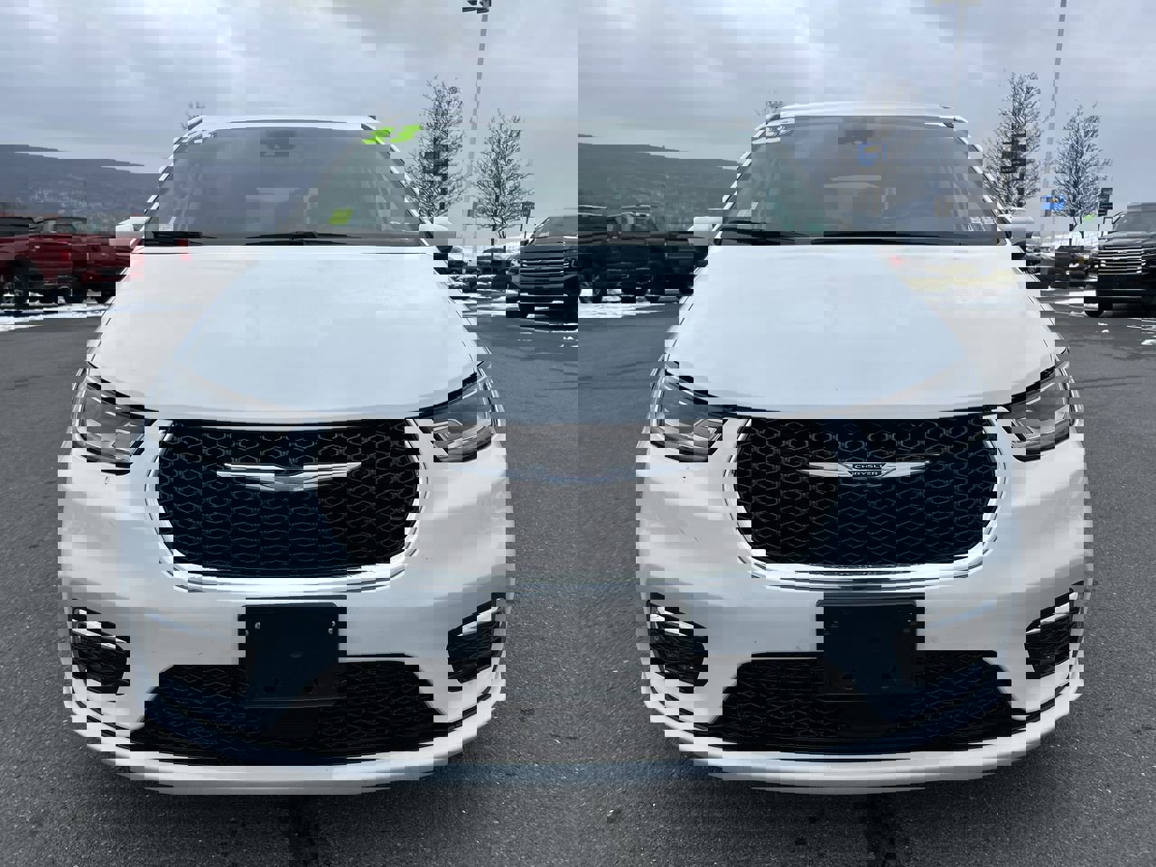 Used 2023 Chrysler Pacifica Touring-L image 11