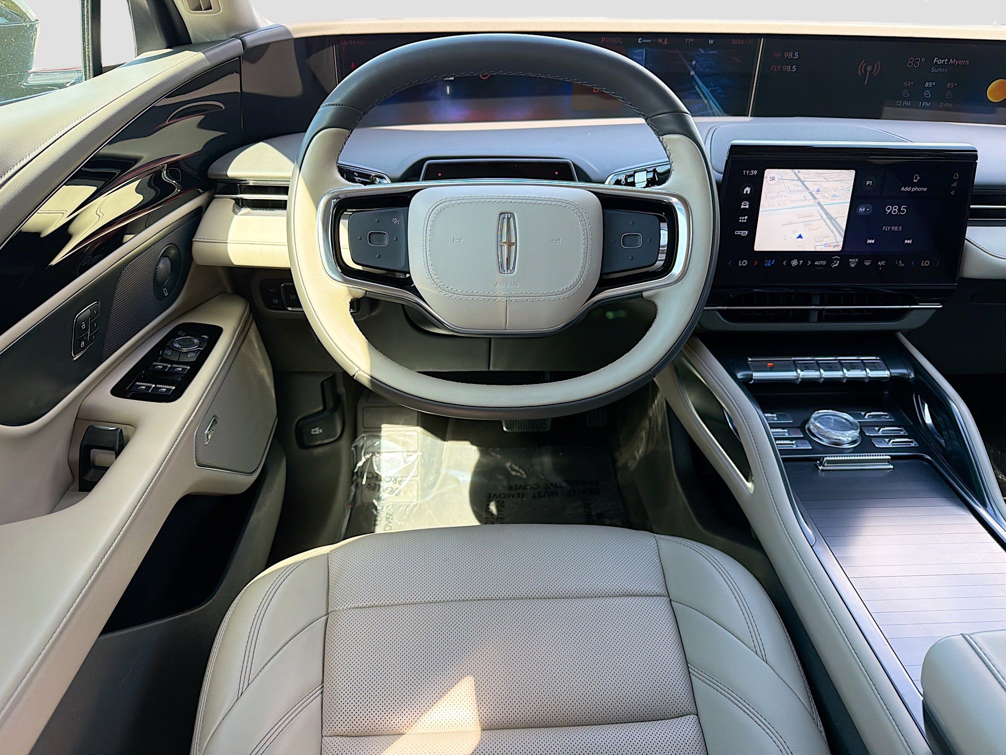 Used 2025 Lincoln Nautilus Premier w/ Equipment Group 102A image 18