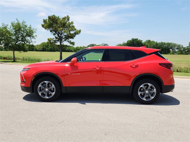 Used 2025 Chevrolet Blazer LT image 4