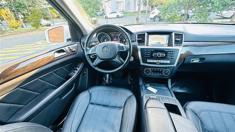 Used 2016 Mercedes-Benz GL 450 4MATIC w/ Premium I Package image 32