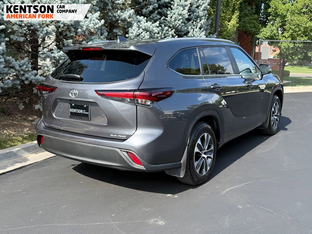 Used 2025 Toyota Highlander XLE image 9