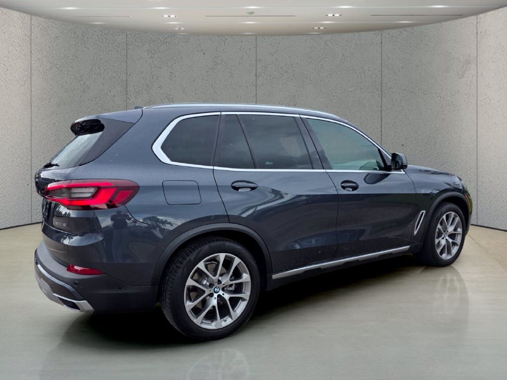 Used 2022 BMW X5 sDrive40i w/ Parking Assistance Package RWD image 4
