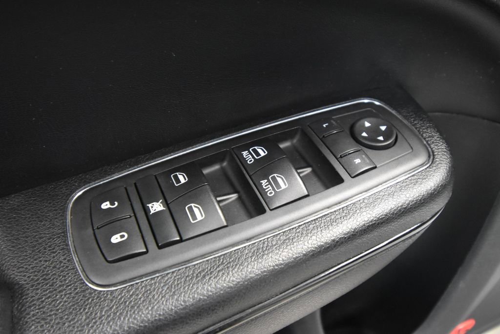 Used 2013 Chrysler 300 S image 5