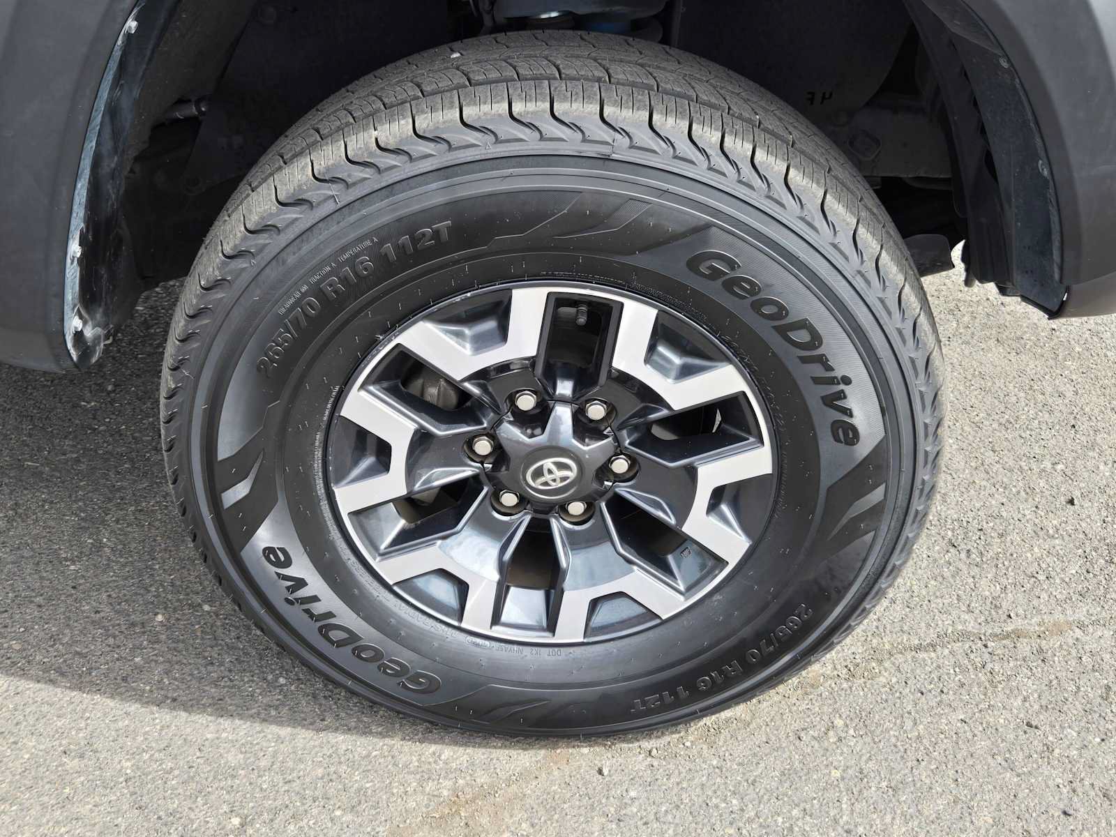 Used 2022 Toyota Tacoma TRD Off-Road w/ Technology Package AWD/4WD image 11