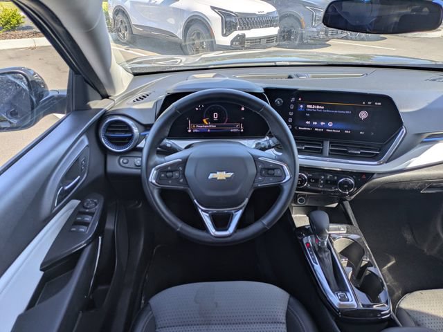 Used 2025 Chevrolet Trax LT w/ LT Convenience Package FWD image 16