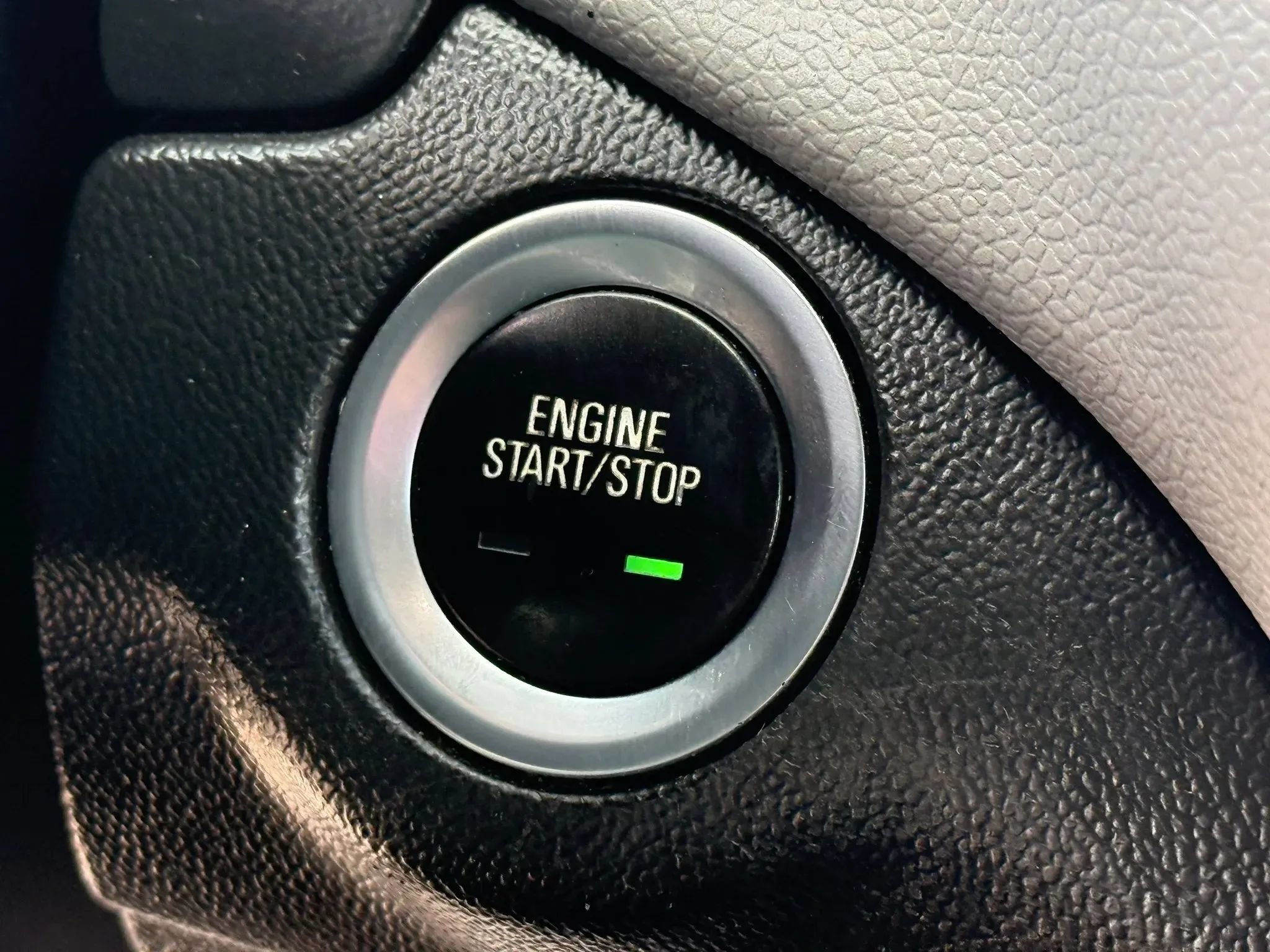 Used 2020 Chevrolet Equinox LT FWD image 24