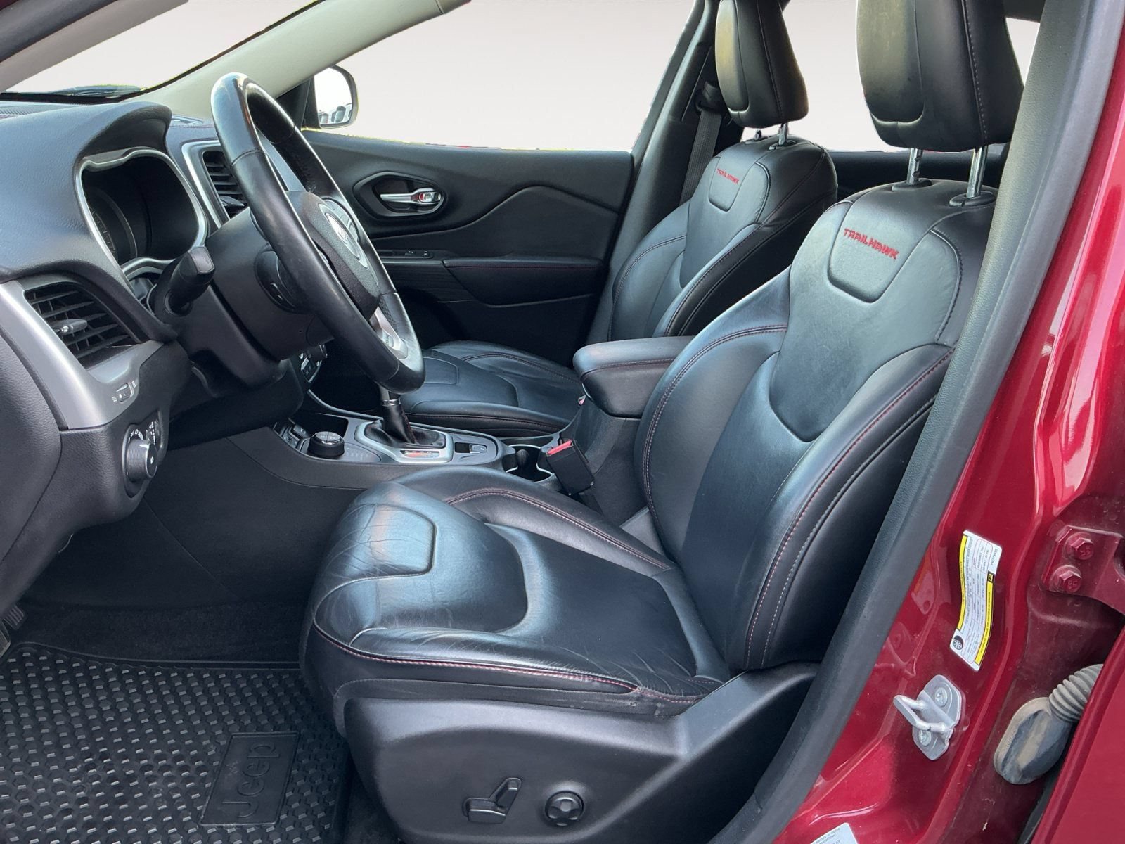 Used 2015 Jeep Cherokee Trailhawk w/ Leather Interior Group AWD/4WD image 9