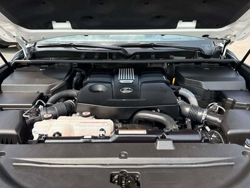 Used 2024 Lexus LX 600 4WD w/ Premium Package image 26