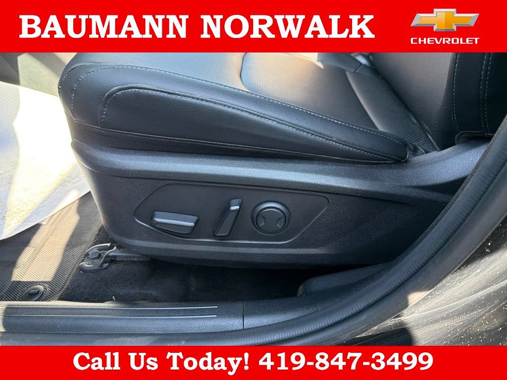 Used 2025 Kia Sportage EX FWD image 17