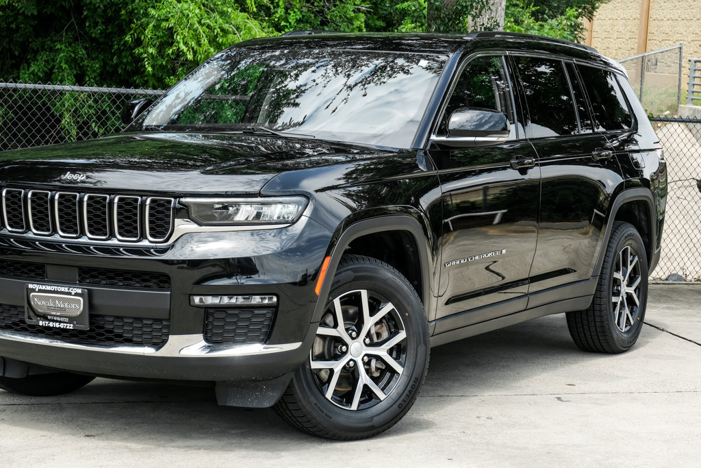 Used 2023 Jeep Grand Cherokee L Limited w/ Trailer Tow Group (B) AWD/4WD image 13