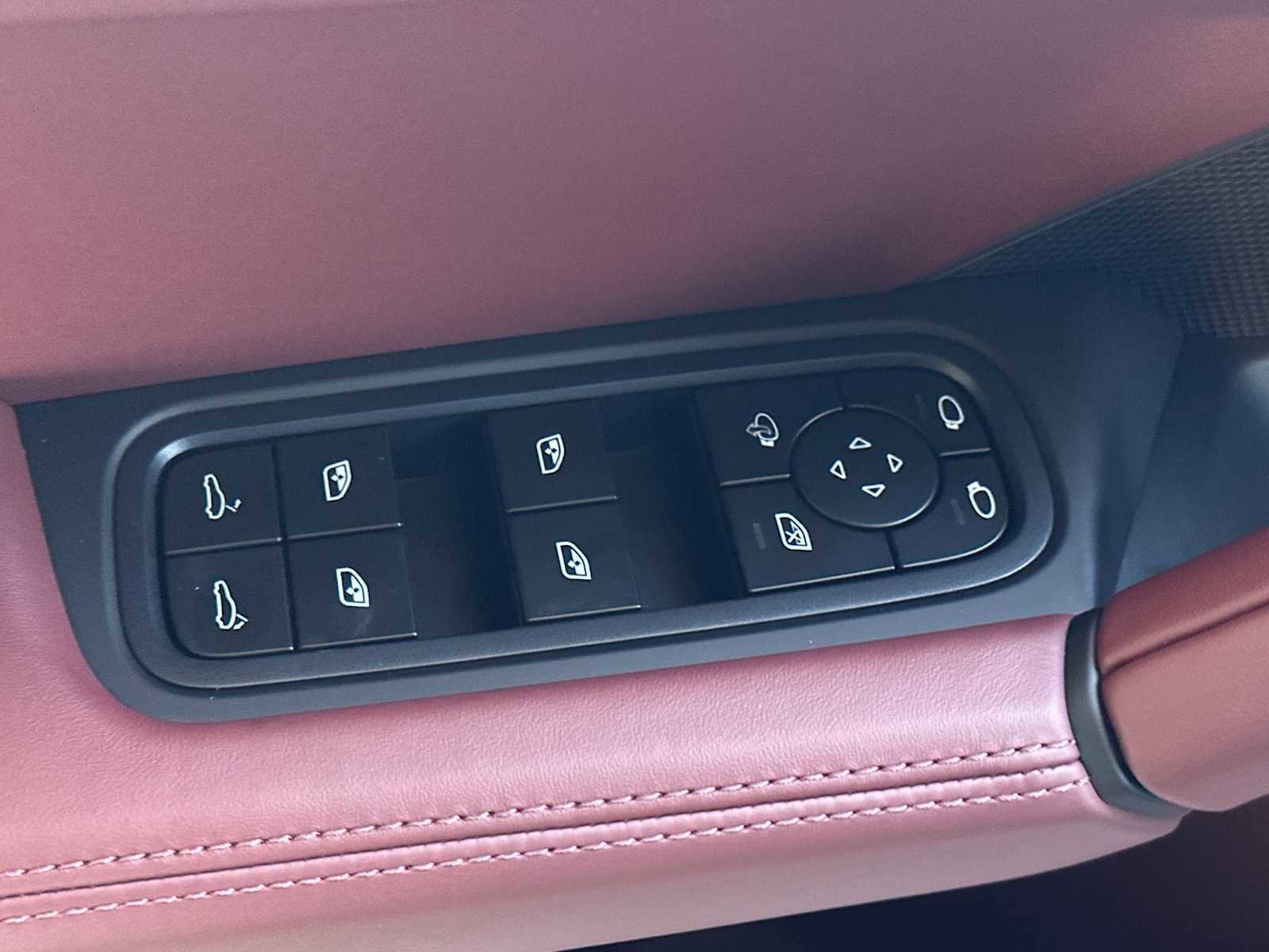 New 2025 Porsche Cayenne image 13