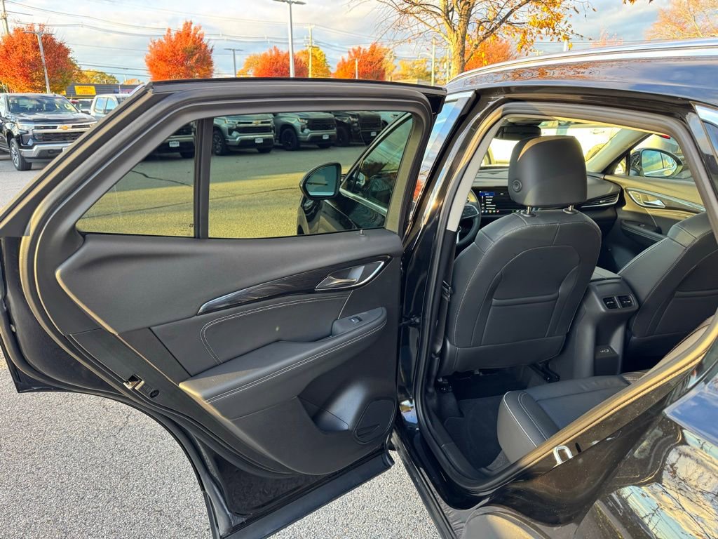 Used 2022 Buick Envision Essence w/ Safety Package image 19