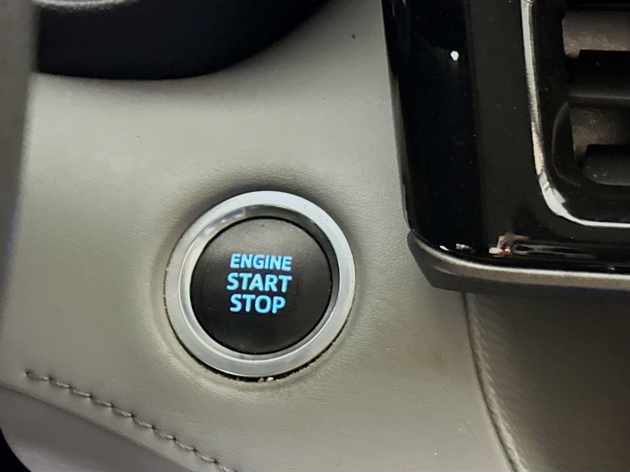 Used 2021 Toyota Highlander L image 20