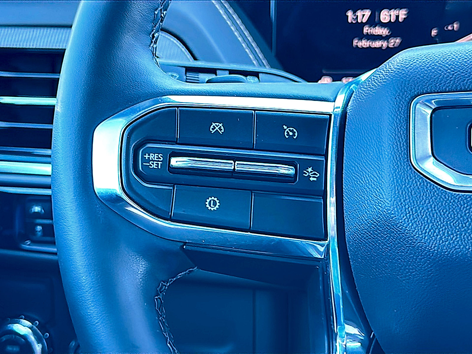 Used 2025 GMC Yukon XL Elevation image 30