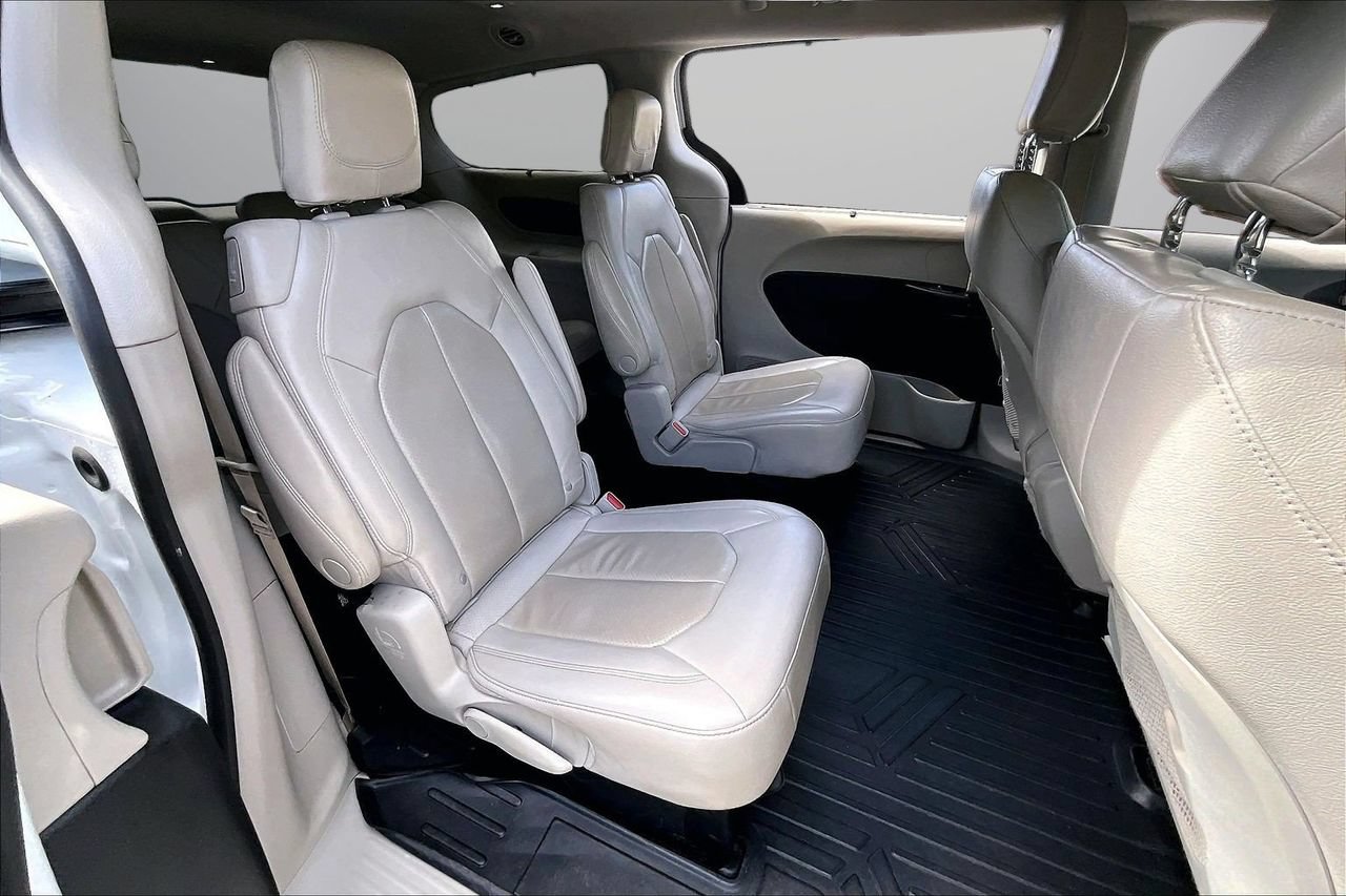 Certified 2021 Chrysler Pacifica Touring-L FWD image 22