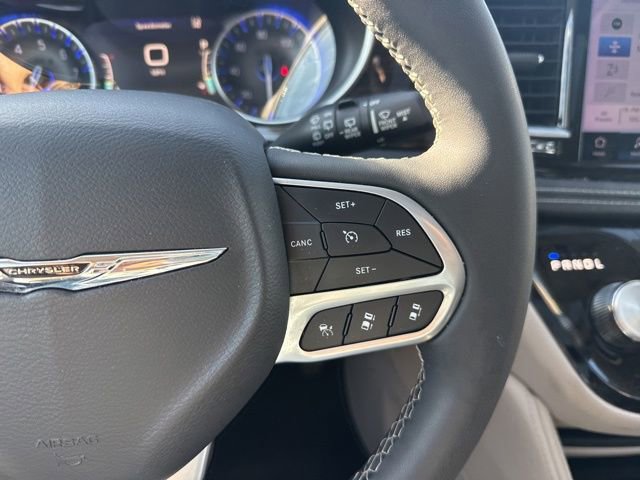 Used 2024 Chrysler Pacifica Limited image 36