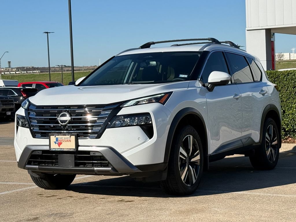 Used 2025 Nissan Rogue SL image 4