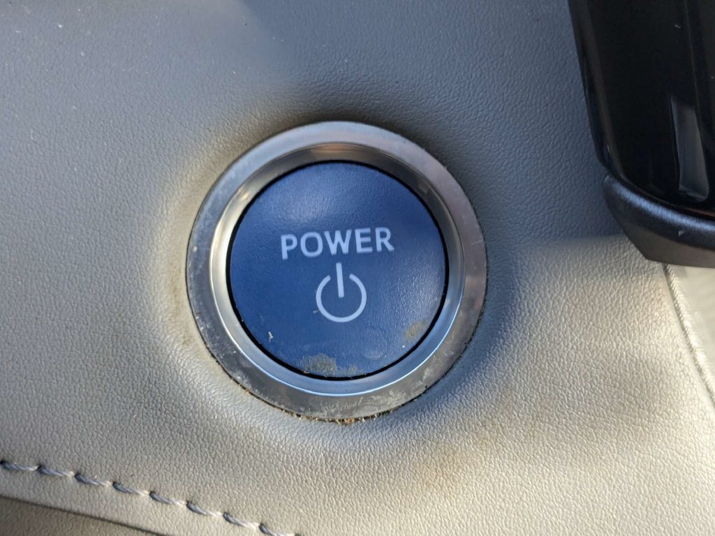Used 2021 Toyota Highlander XLE AWD/4WD image 43