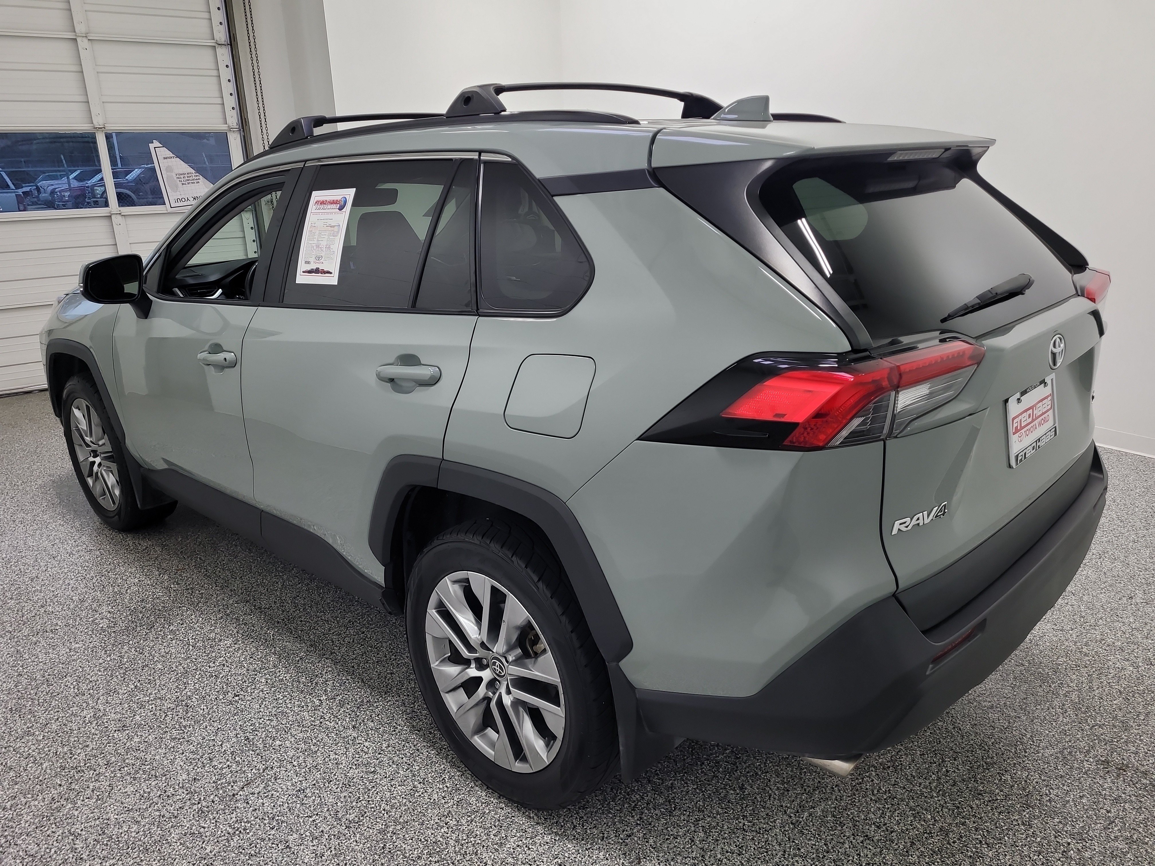 Used 2022 Toyota RAV4 XLE Premium FWD image 5